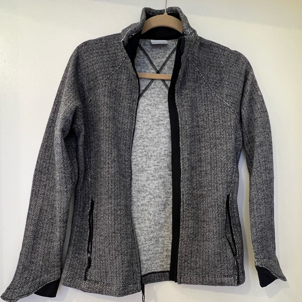 Columbia herringbone pattern zip up, size S
